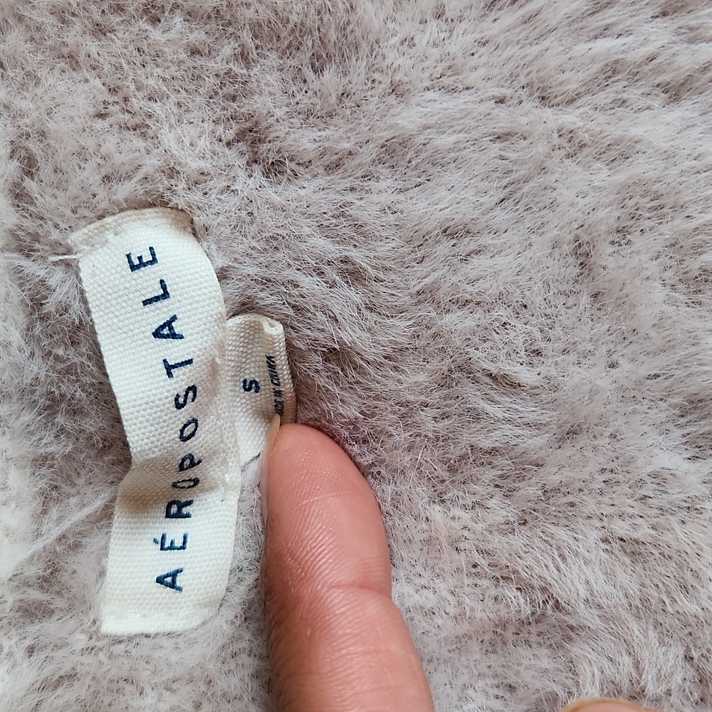 Aeropostale, Women's  Soft, Fuzzy,  Fall, Winter, Cropped Button-Up, Sweater - Picture 8 of 9